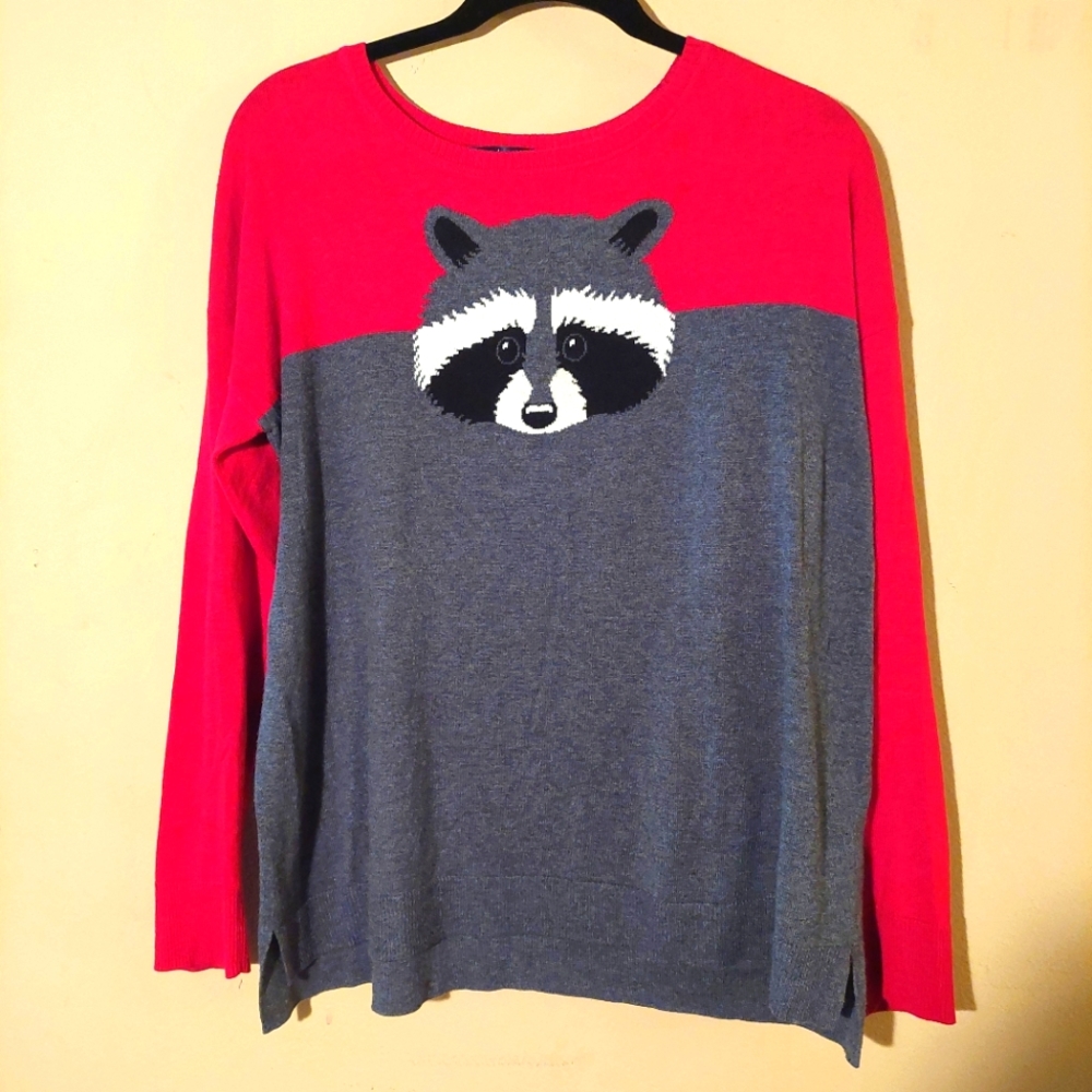 Kensie - raccoon red and gray color block light weight knit sweater. Size L